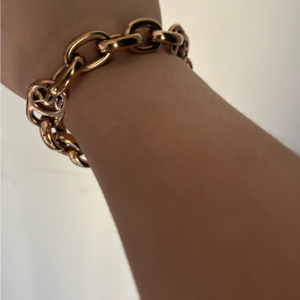 Elegant Gold Chain Bracelet
